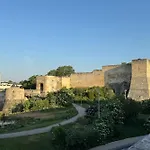 Apartment With Balcony - Castle View