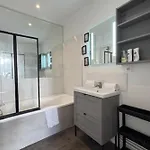Apartment With Balcony - Castle View *