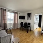 With Balcony - Castle View Apartment Caen