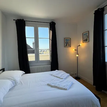 Apartment With Balcony - Castle View *