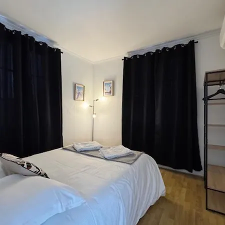 Apartment With Balcony - Castle View *