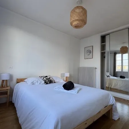 Apartment With Balcony - Castle View Caen