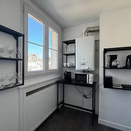 Apartment With Balcony - Castle View