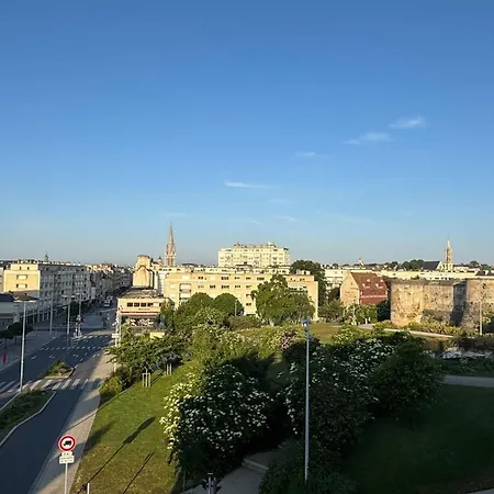 With Balcony - Castle View 아파트