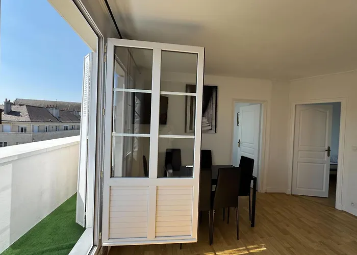 With Balcony - Castle View Lägenhet *