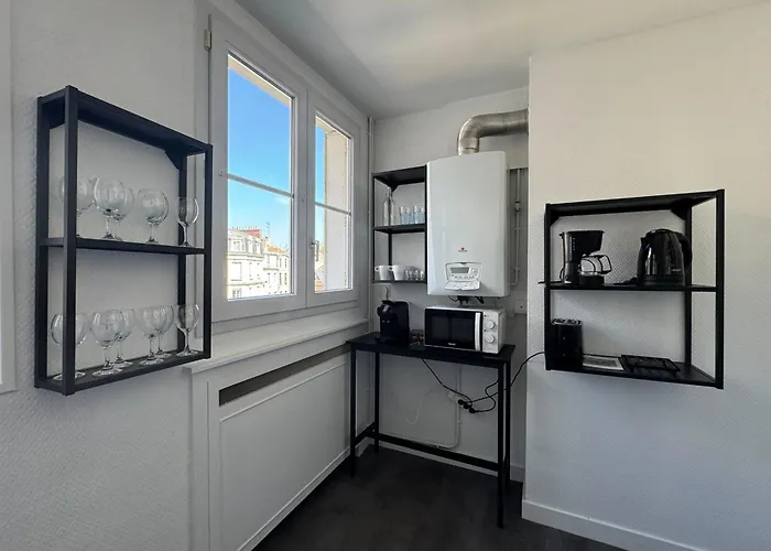 Lägenhet With Balcony - Castle View Caen