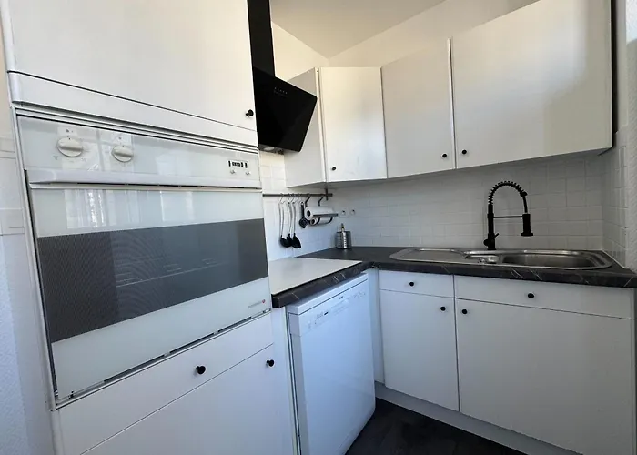 Lägenhet With Balcony - Castle View Caen