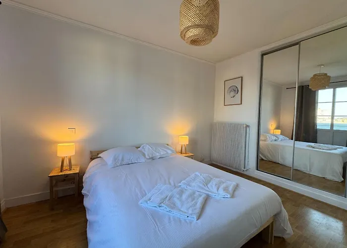 With Balcony - Castle View Lägenhet Caen